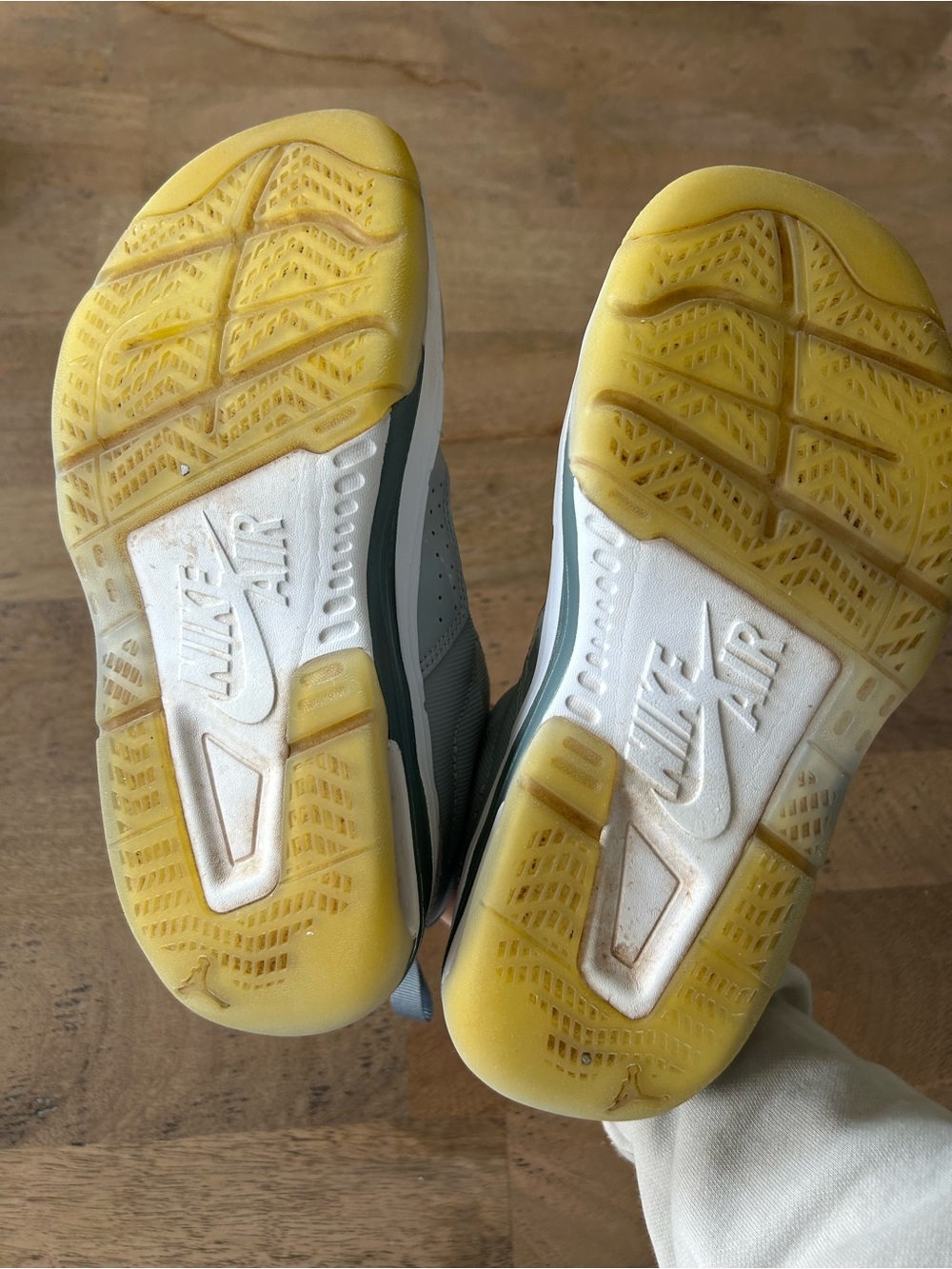 Jordan Youth Sneakers Size 5.5Y - Picture 5 of 7